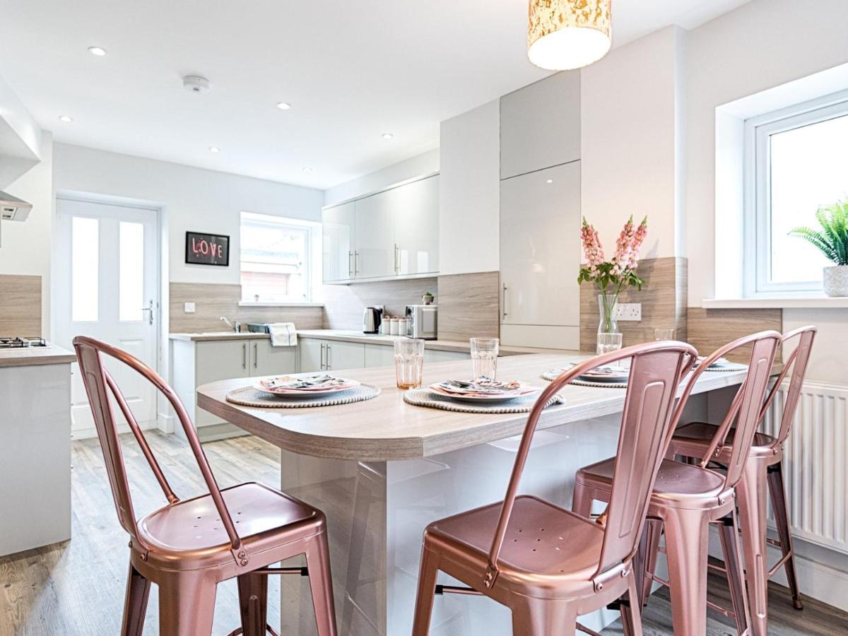 Pass The Keys Luxury Bright Spacious Family Home - Near Beaches Свонсі Екстер'єр фото